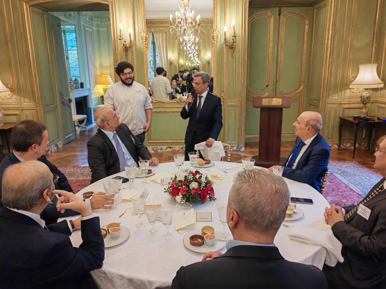 The CEOs Dinner, Hosted service